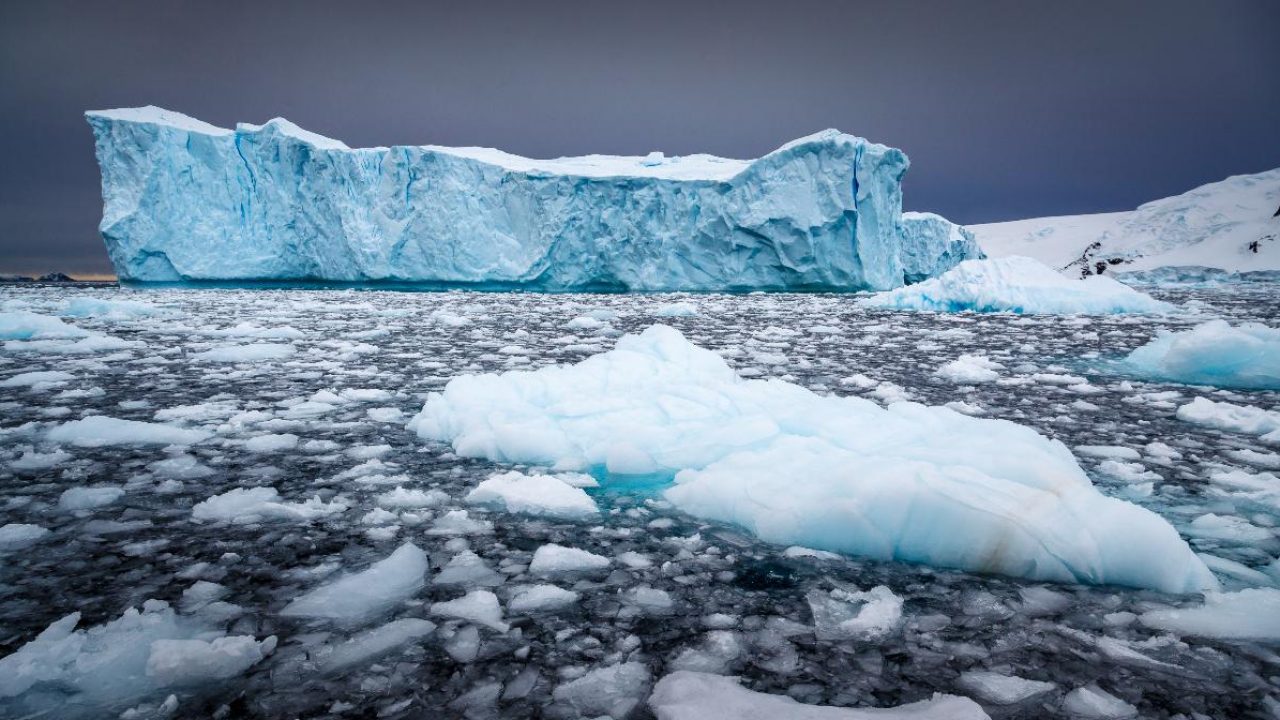 A un ritmo más rápido que en otras décadas, se están descongelando los glaciares en Groenlandia