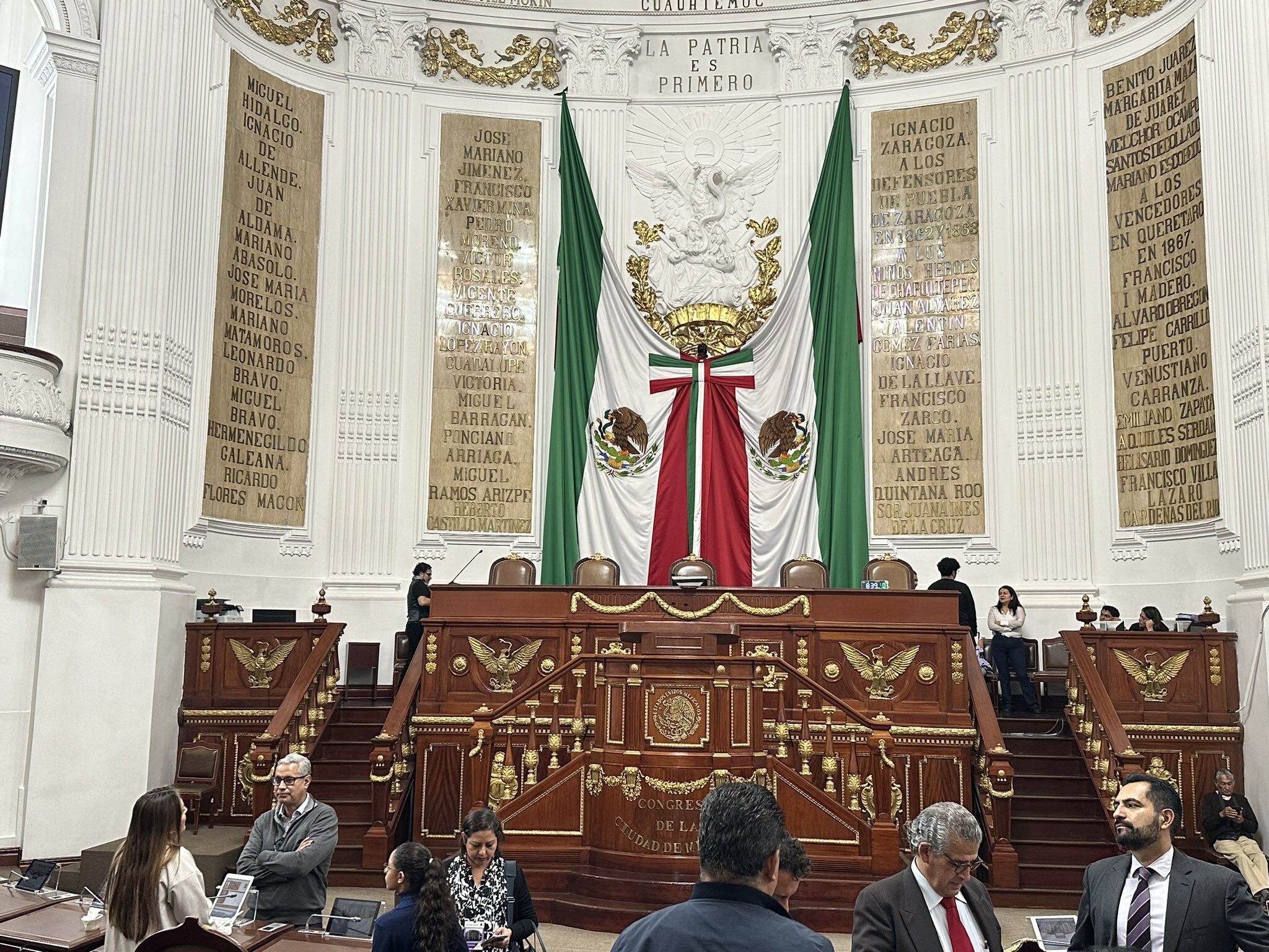 Polémica por el otorgamiento de bonos millonarios a diputados salientes de la Legislatura de la CDMX